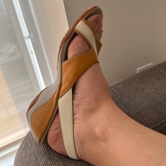 ❤️ comfy and unique wedge sandals in super soft leather - Picture 2 of 11